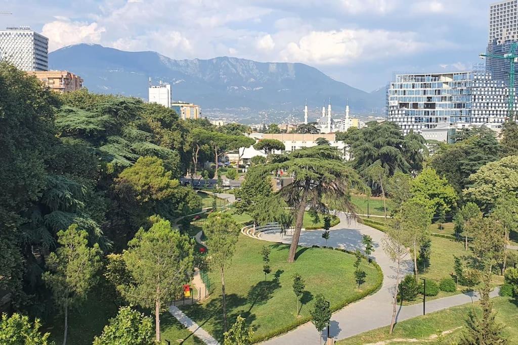 Center Apartment Tirana Exteriör bild