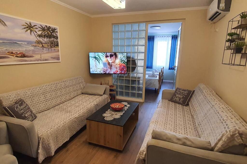 Center Apartment Tirana Exteriör bild